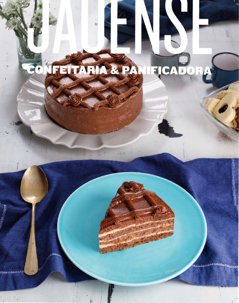 Bolo de chocolate da Jauense, inteiro e em fatia
